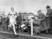 Roger Bannister entrou para a história com o seu MILE SUB-4